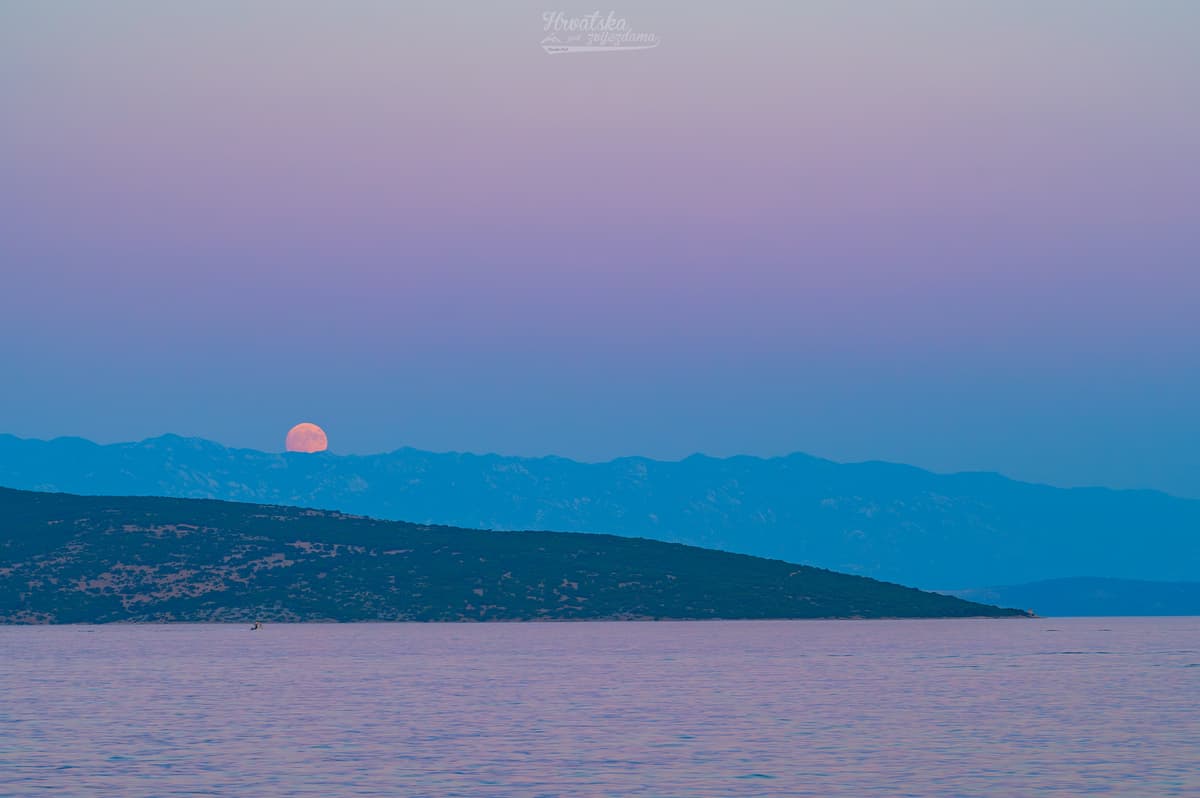 Buck Moon and Belt of Venus