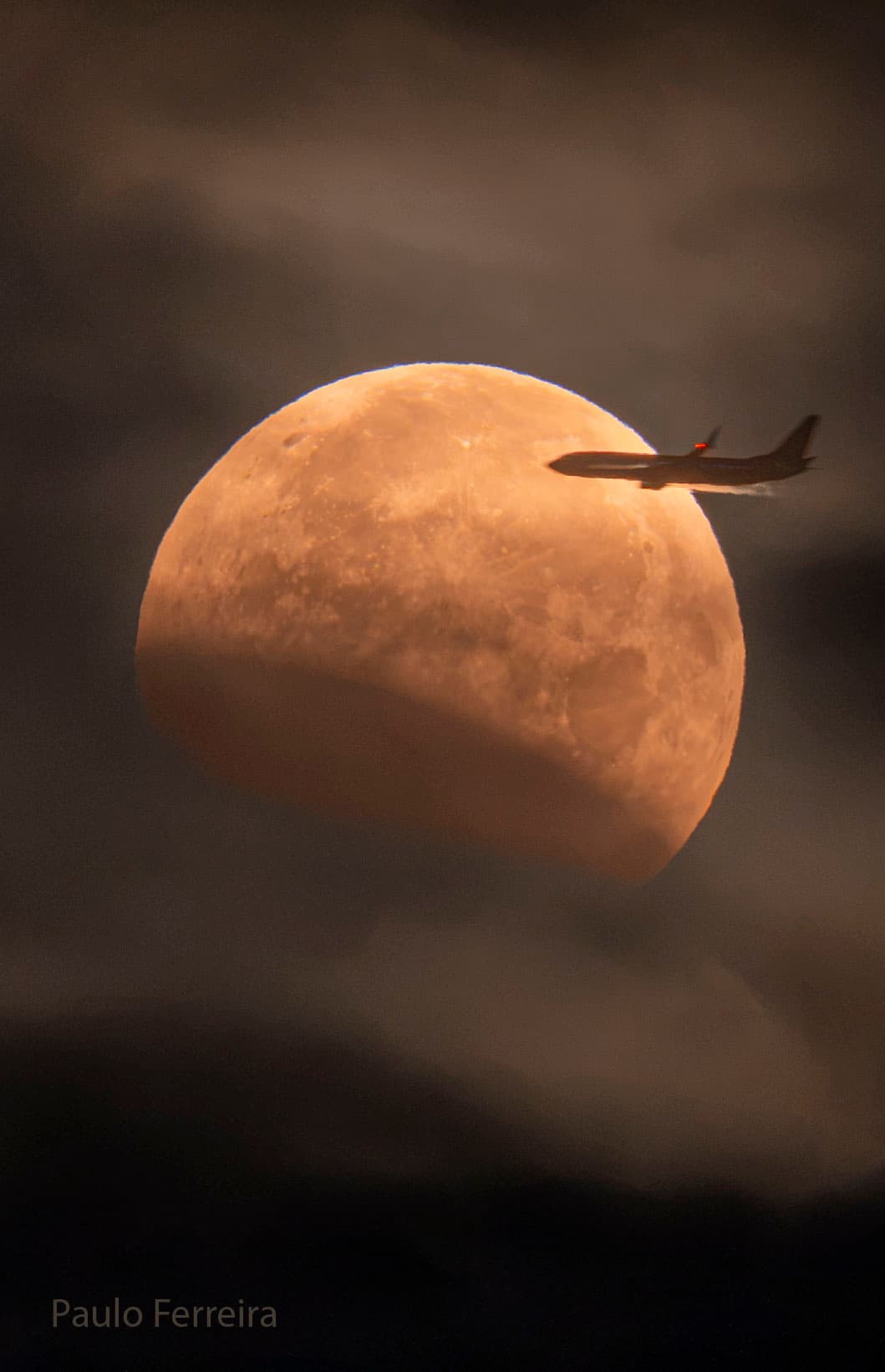 A Plane Lunar Eclipse